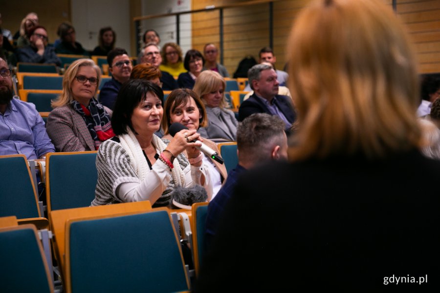 Kilkanaście osób skorzystało z okazji wypowiedzenia się na forum (fot. Natalia Kawalerowicz)