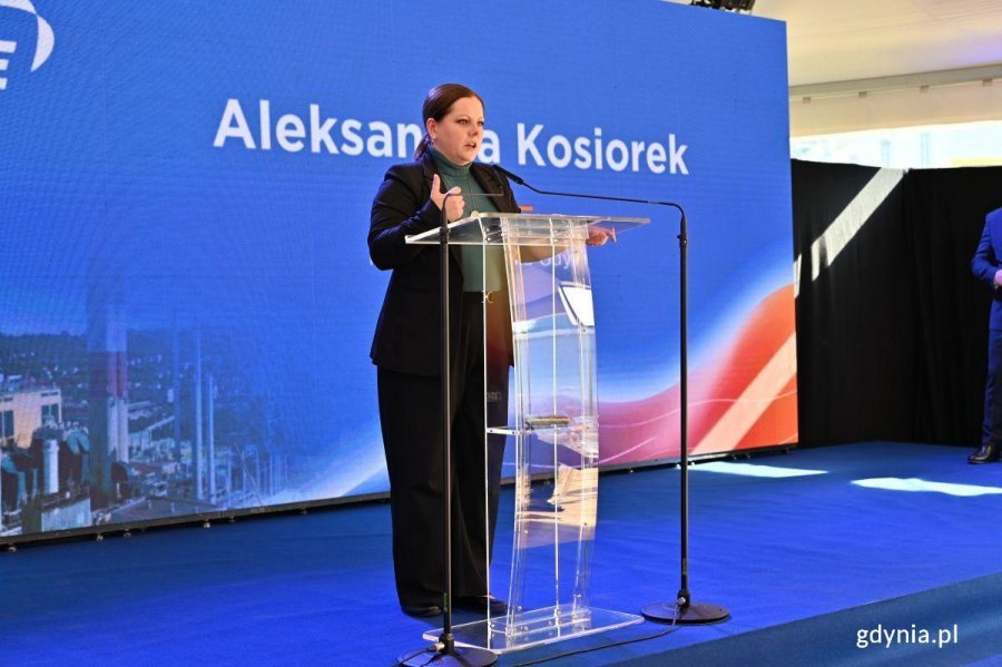 Prezydent Gdyni Aleksandra Kosiorek w trakcie przem&oacute;wienia w Elektrociepłowni Gdyńskiej