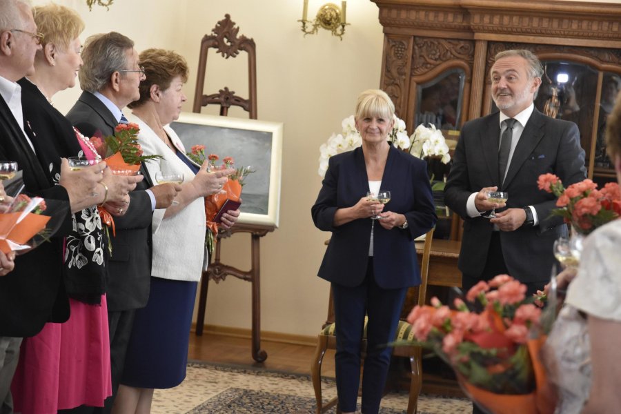 Prezydent Wojciech Szczurek wręczył medale za Długoletnie Pożycie Małżeńskie // fot. Lechosław Dzierżak