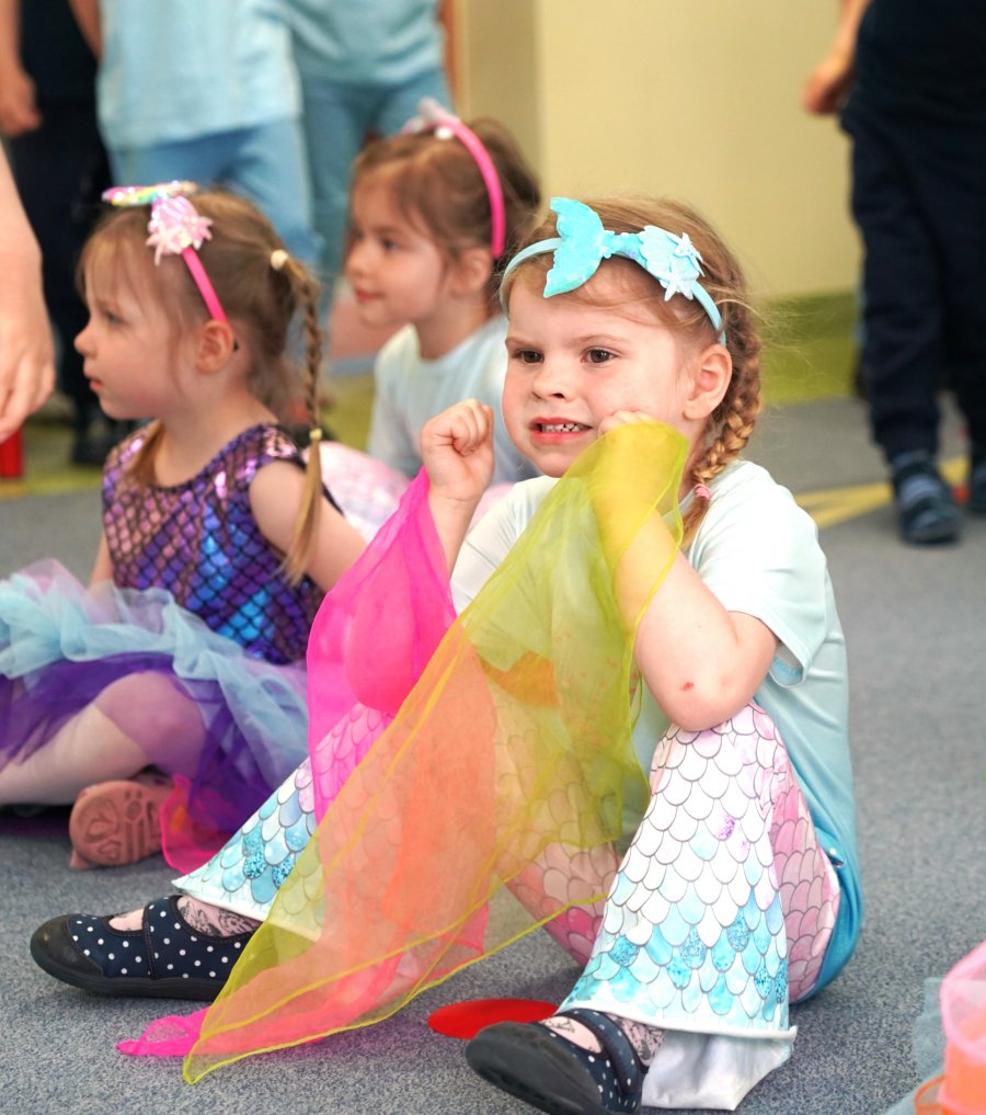 Dziewczynka w stroju syrenki