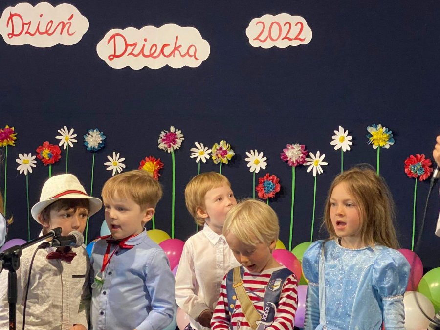 Dzieci z Młodzieżowego Domu Kultury na scenie