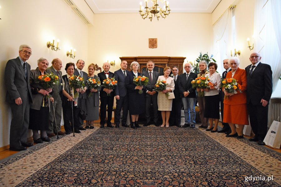 Pamiątkowe Medale za Długoletnie Pożycie Małżeńskie z rąk prezydenta Gdyni Wojciecha Szczurka odebrały kolejne gdyńskie pary // fot. Paweł Kukla