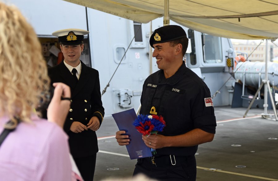 Uczniowie SP nr 26 w Gdyni zwiedzają HMS Diamond, fot. Kamil Złoch