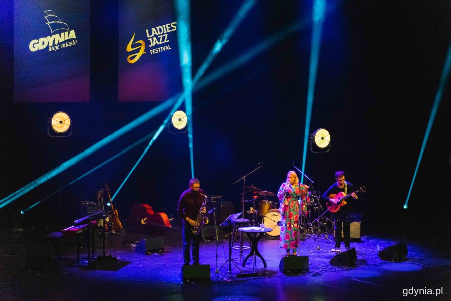 Ladies' Jazz Festival 2022 w Gdyni - koncertowy piątek na scenie Teatru Muzycznego w Gdyni, fot. Kamil Złoch