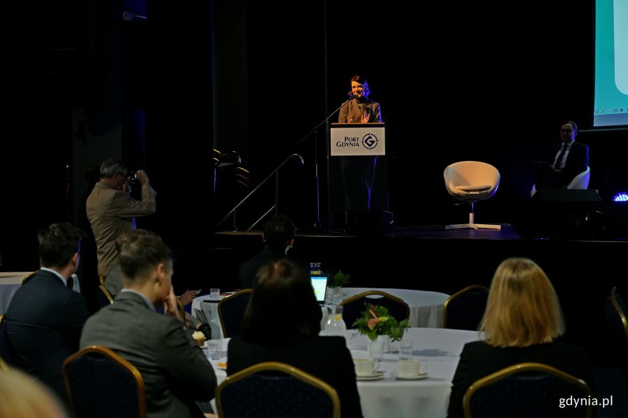  Katarzyna Gruszecka-Spychała – wiceprezes Zarządu Morskiego Portu Gdynia ds. finansów i zarządzania aktywami przemawiająca podczas Baltic Ports for Climate Conference 2025