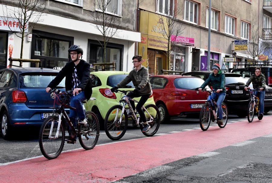 Kampania „Rowerowy Maj” rozpoczyna się w Gdyni od lekcji bezpiecznej jazdy po miejskiej przestrzeni, fot. Kamil Złoch