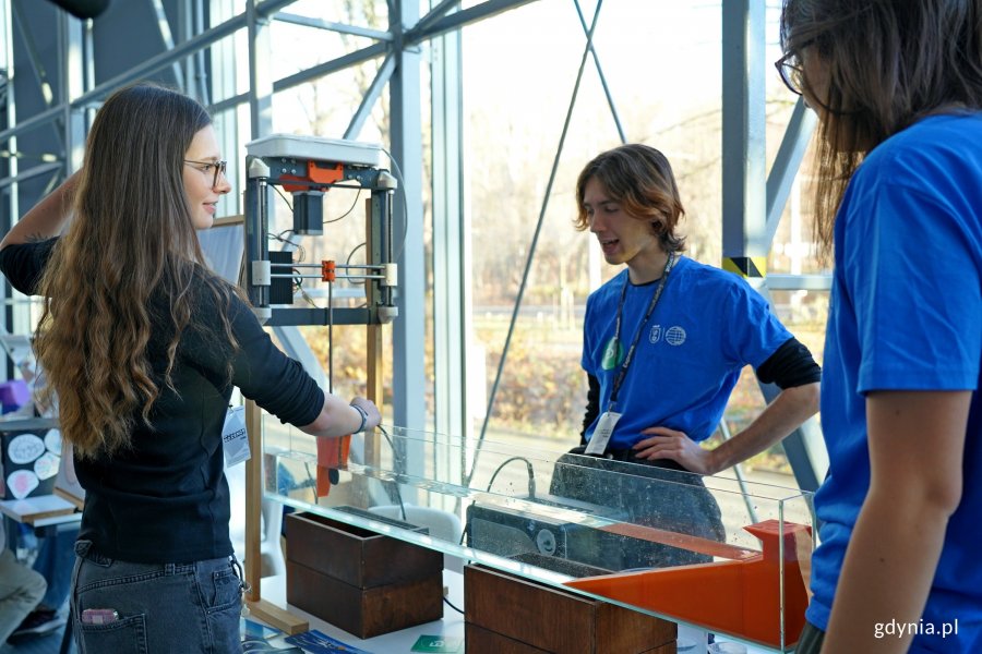 Jedno ze stoisk kół naukowych na ScienceCom 2025 