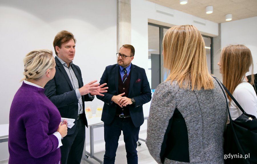 Wizyta przedstawicieli firmy Intel w gdyńskim ZSO nr 8, fot. Kamil Złoch