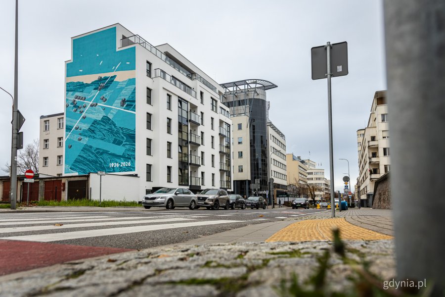 Mural sfinansowany przez firmę AB Inwestor na budynku La Esquina (ul. 3 Maja 30) w Śródmieściu (fot. Kamil Złoch)