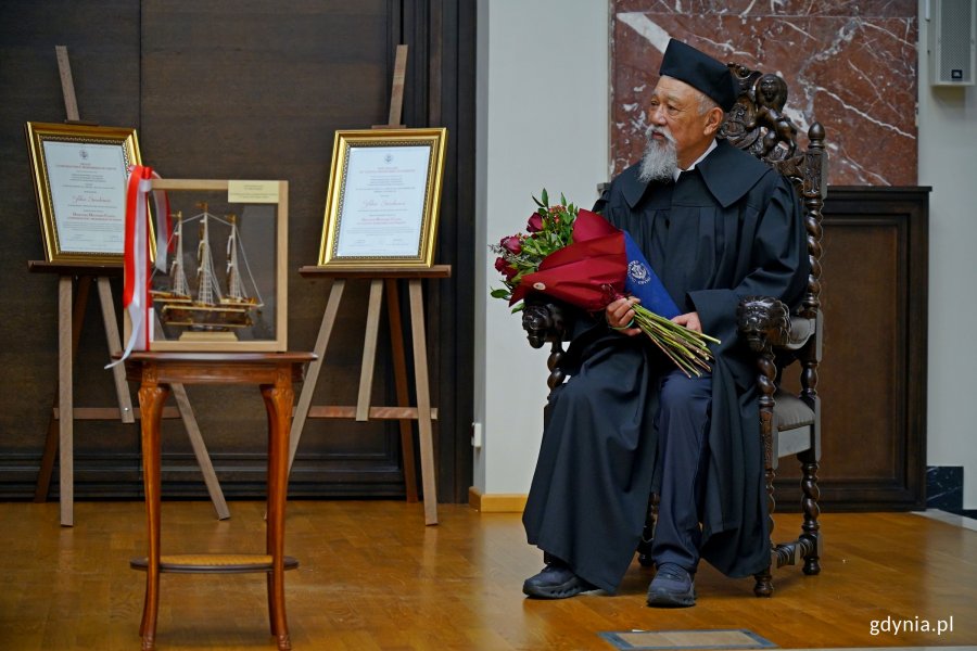 Dr Yohei Sasakawa, doktor honoris causa Uniwersytetu Morskiego w Gdyni, podczas uroczystości