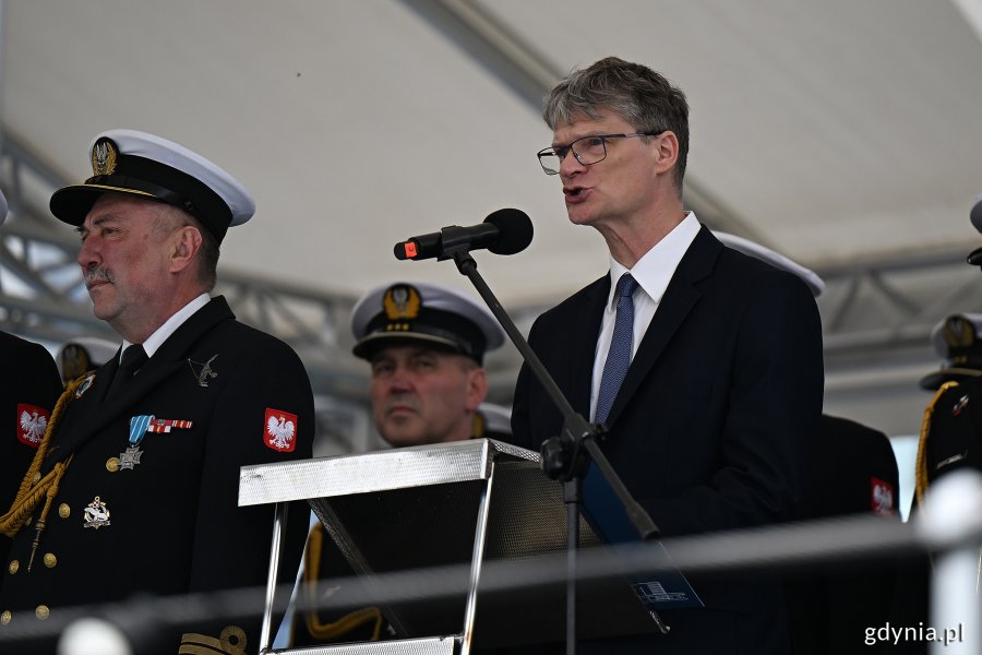Rafał Geremek, wiceprezydent Gdyni podczas przemówienia na pokładzie ORP „Błyskawicy" (fot. Michał Puszczewicz)
