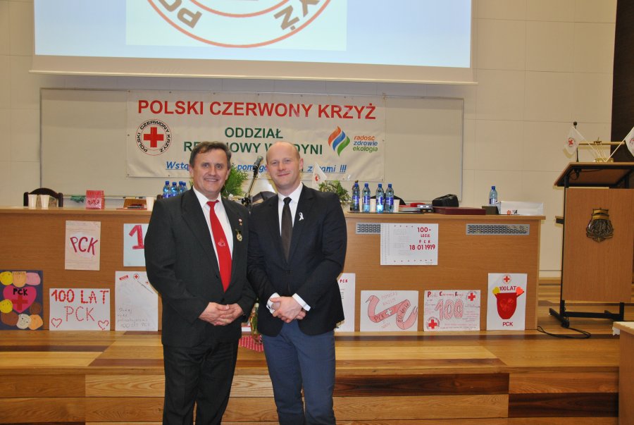 Prezes Zarządu Rejonowego PCK w Gdyni Marek Olczykowski i wiceprezydent ds. jakości życia Bartosz Bartoszewicz // fot. mat. prasowe PCK