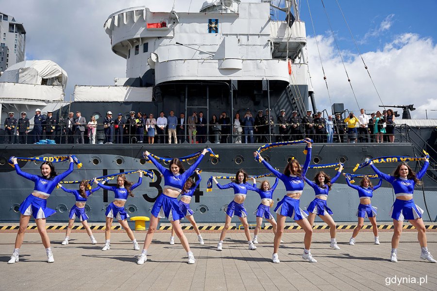 Cheerleaderki AMW Arki Gdynia podczas występu przy okręcie ORP „Błyskawica” podczas Dnia Marynarki Wojennej i Dnia Stoczniowca 