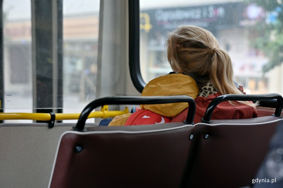 Pasażerowie uczestniczący w przejeździe specjalnym Ikarus&oacute;w w Gdyni 