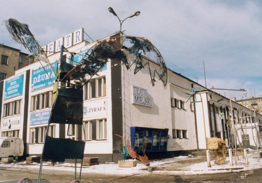 Budynek Teatru Miejskiego przed 1998 rokiem, czyli przed ostatnią modernizacją elewacji, fot. Robert Sochacki
