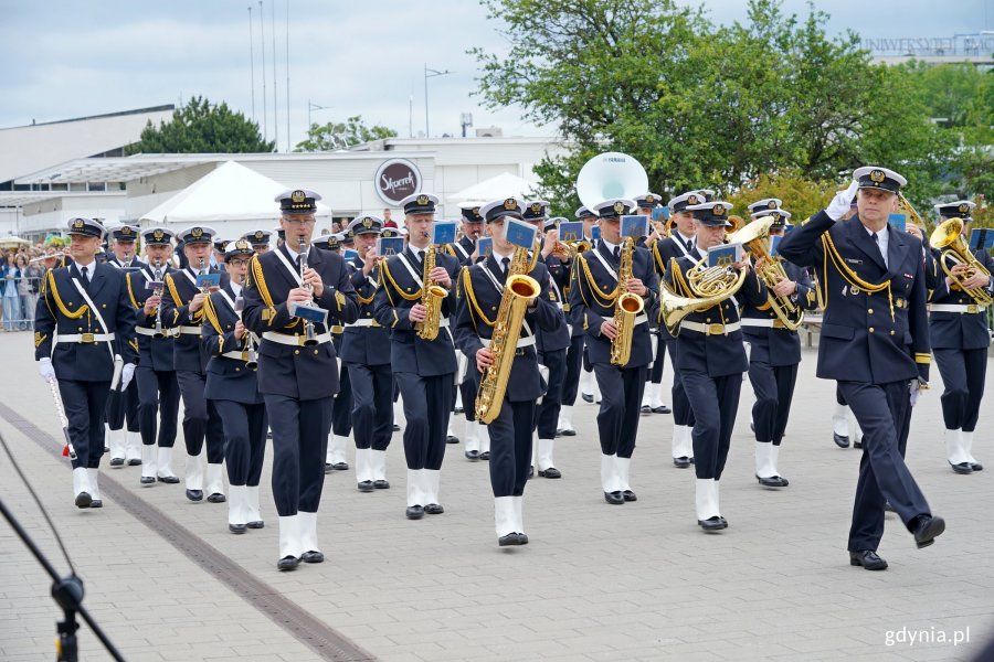 Orkiestra Reprezentacyjna Marynarki Wojennej podczas defilady