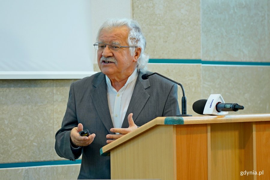 Podpisanie listu intencyjnego. Na zdjęciu opiekun projentu Grzegorz Mizera IMP PAN // fot. Magdalena Czernek