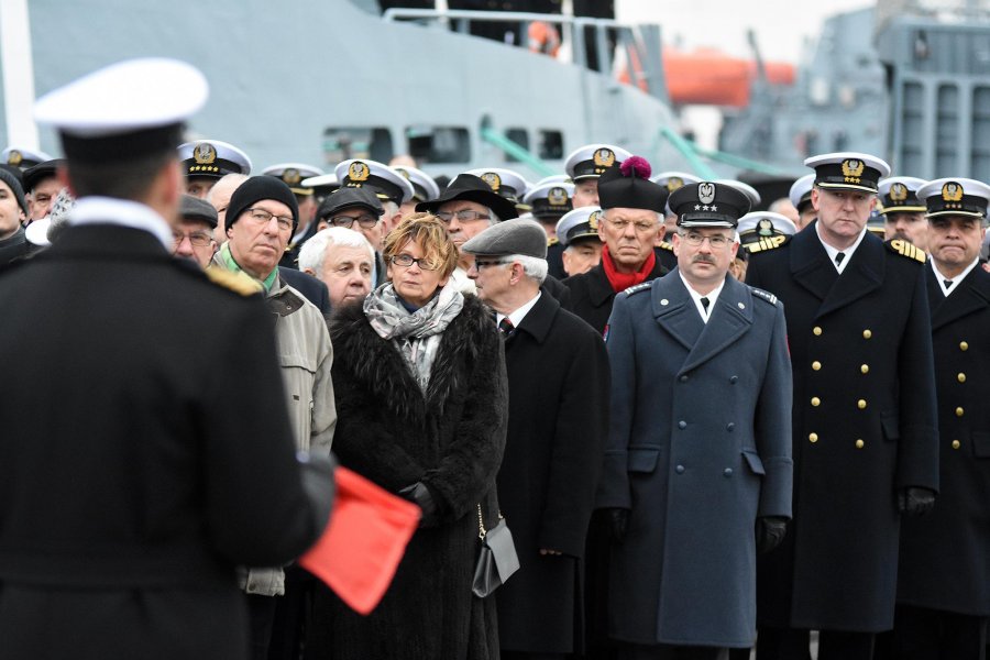 28 listopada przy Nabrzeżu Pomorskim odbyła się uroczystość podniesienia bandery na okręcie ORP Kormoran // fot. Michał Puszczewicz