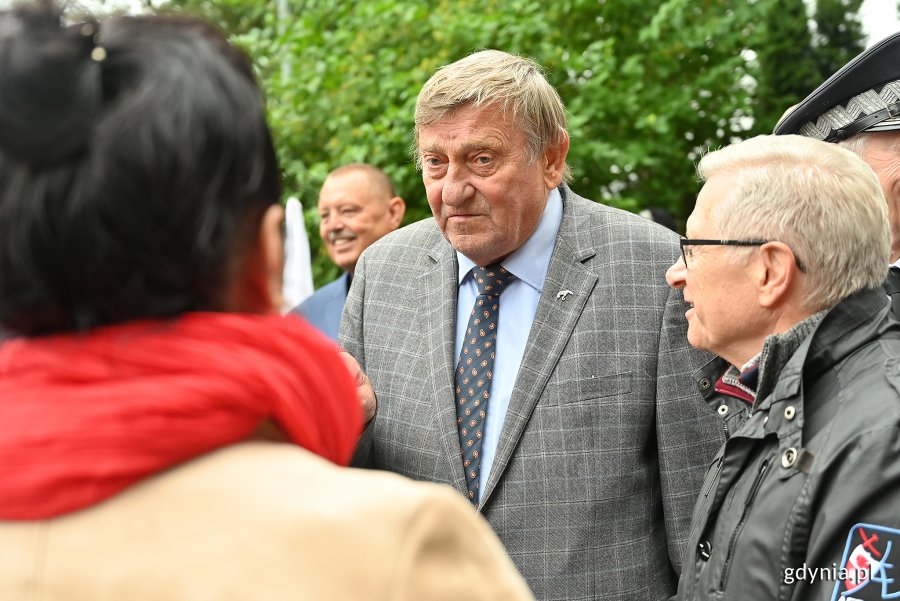 Jubileuszowe obchody przy symbolicznym obelisku i umieszczonym na cokole samolocie TS-8 Bies w Babich Dołach, fot. Michał Puszczewicz