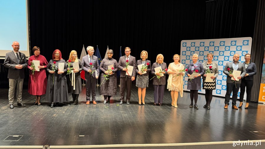Osoby uhonorowane podczas Wojewódzkiej Uroczystości z okazji Dnia Edukacji Narodowej 2025 (fot. Katarzyna Balcerzak)