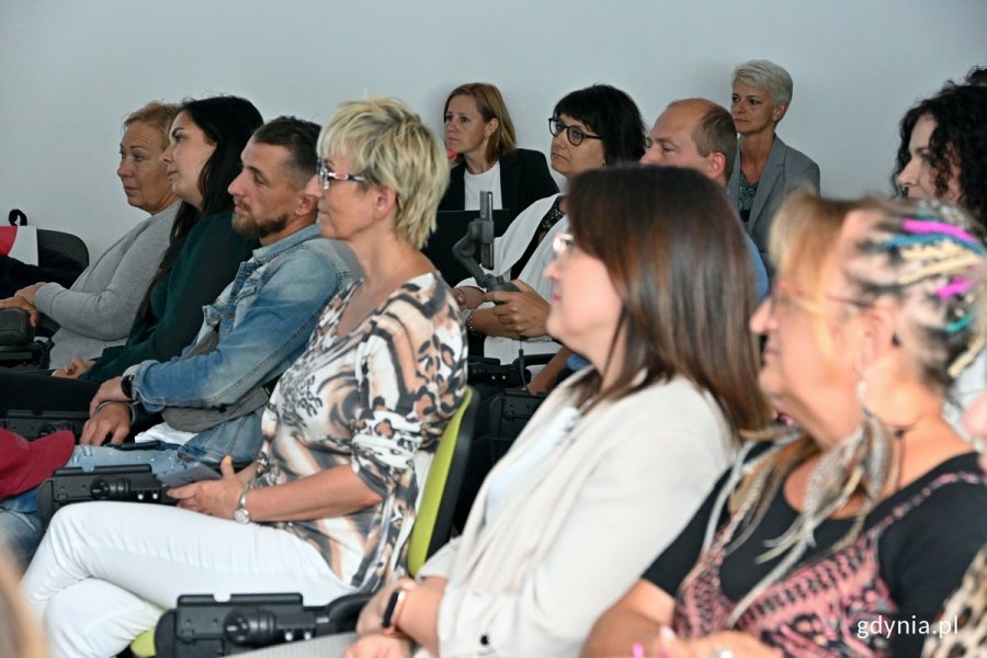 Finaliści i goście biorący udział w gali finałowej konkursu „Kurs na Biznes” zgromadzeni w sali konferencyjnej Gdyńskiego Inkubatora Przedsiębiorczości // fot. Magdalena Czernek