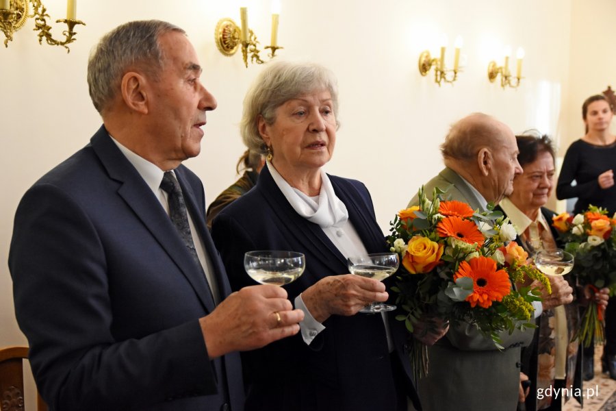 Pamiątkowe Medale za Długoletnie Pożycie Małżeńskie z rąk prezydenta Gdyni Wojciecha Szczurka odebrały kolejne gdyńskie pary // fot. Paweł Kukla