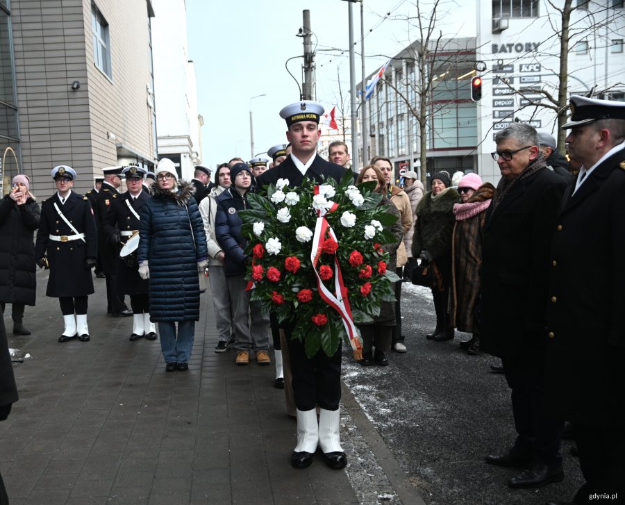 Żołnierze z kwiatami