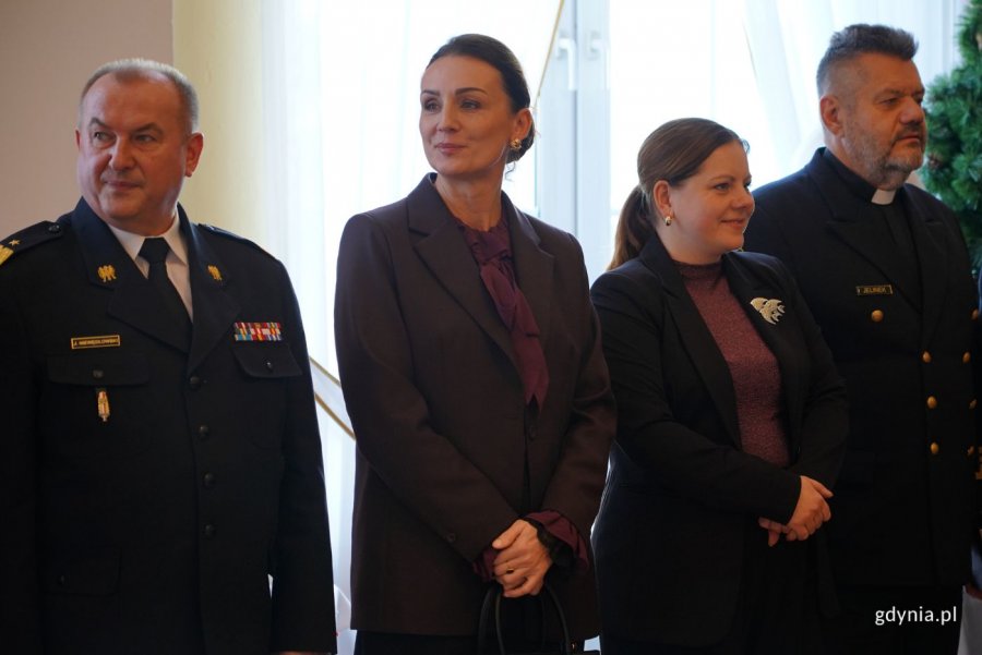 Na zdjęciu m.in.: wojewoda pomorska Beata Rutkiewicz, prezydent Gdyni Aleksandra Kosiorek (fot. Magdalena Starnawska)