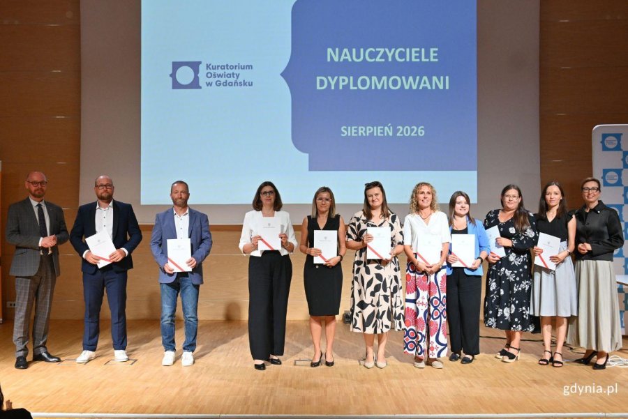 Nauczycielki i nauczyciele dyplomowani (fot. Magdalena Starnawska)