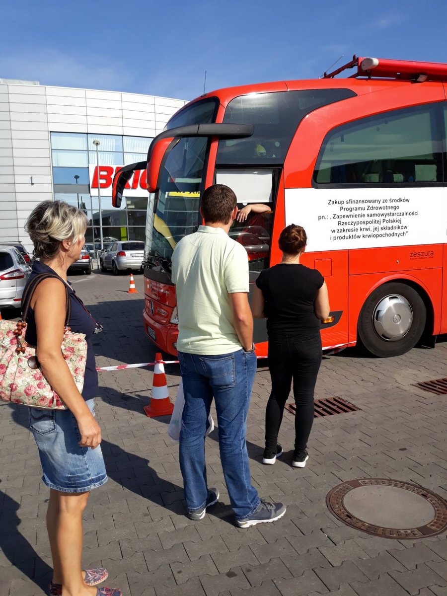 Zbiórka krwi przy Brico Marche, fot. materiały prasowe PCK Gdynia, zdjęcie archiwalne