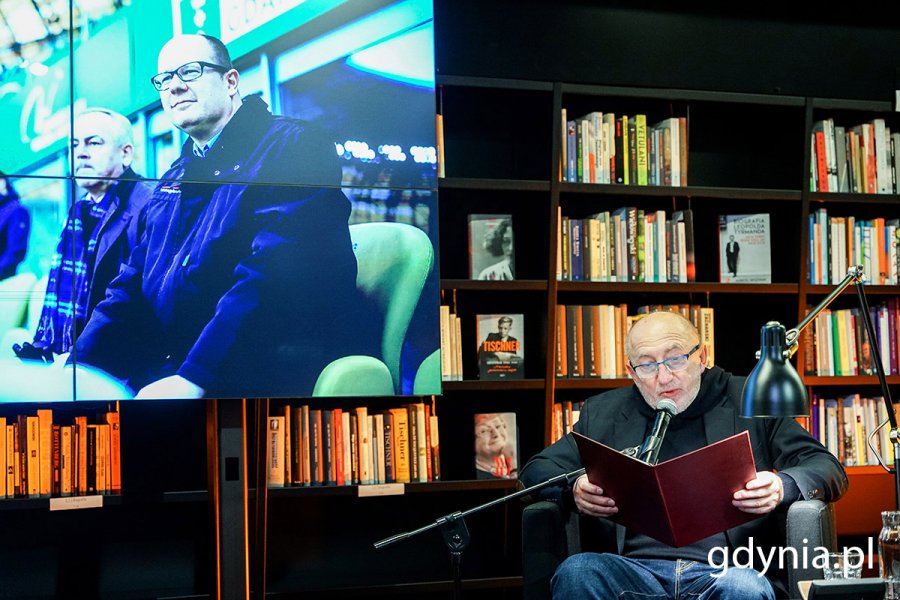 Fragmenty książki czyta Igor Michalski, dyrektor Teatru Muzycznego w Gdyni