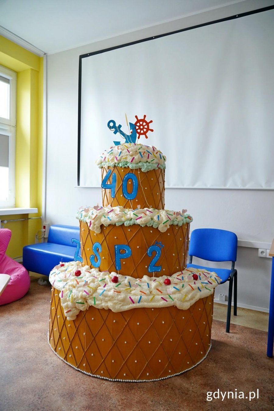 Tort na jubileusz SP nr 42 