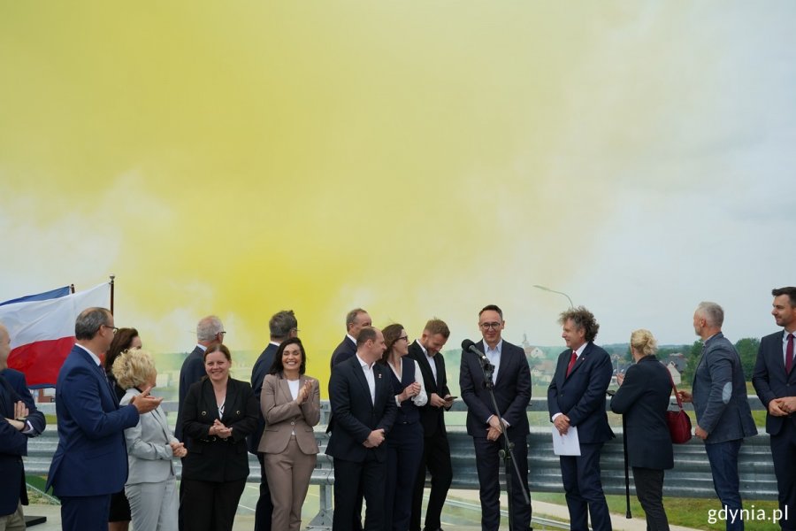 Zdj. grupowe z uroczystości otwarcia pierwszego odcinka OMT