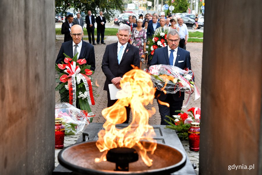 Sobotnie uroczystości pod pomnikiem, fot. Michał Puszczewicz