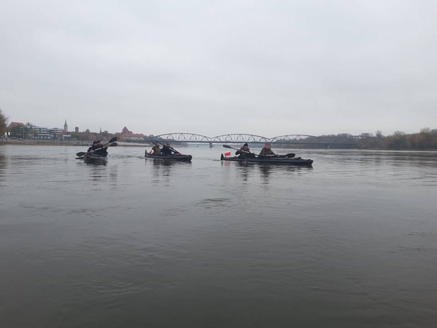 Komandosi i weterani biorą udział w spływie "Mila dla Weterana" // fot. faceboo.com/krsformoza 