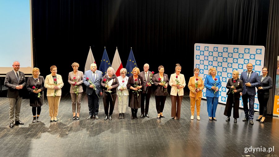 Osoby uhonorowane podczas Wojewódzkiej Uroczystości z okazji Dnia Edukacji Narodowej 2025 (fot. Katarzyna Balcerzak)