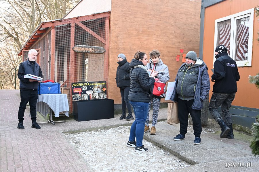 W czasie wydarzenia uczestnicy wzięli udział w loterii fantowej, mogli porozmawiać z kocimi opiekunami i uzyskać informację na temat adopcji//fot. Michał Puszczewicz