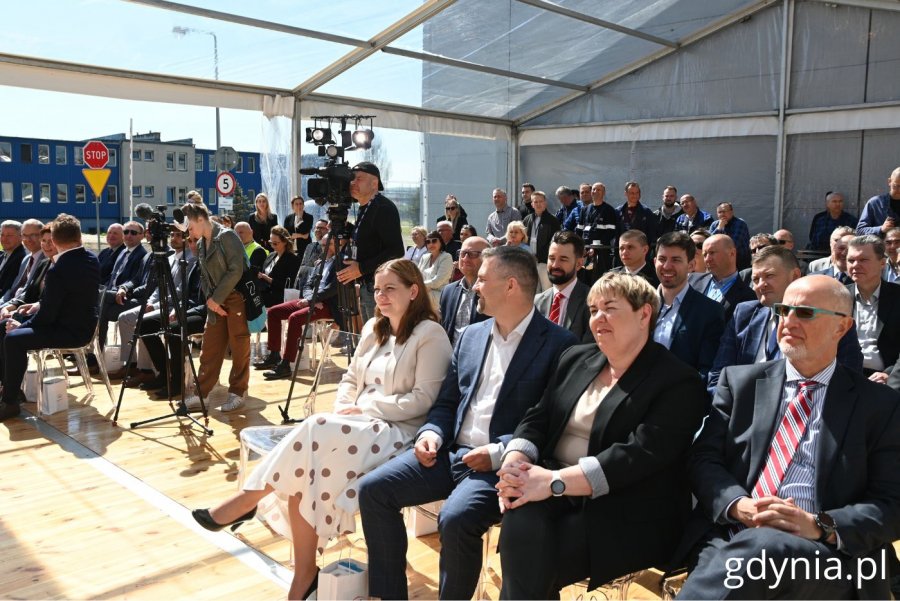 Inauguracja uruchomienia kotłowni rezerwowo-szczytowej nr 2 w Gdyni. Na zdjęciu (od lewej): Aleksandra Kosiorek, prezydent Gdyni, Michał Piaseczny, burmistrz Rumi, Ewa Barszcz, dyrektor Oddziału Wybrzeże PGE Energia Ciepła w Gdańsku, Grzegorz Krystek, prezes zarządu PGE Energia Ciepła S.A. (fot. Magdalena Starnawska)