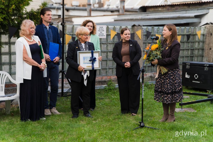 Na urodzinach nie zabrakło uroczystych przem&oacute;wień. Na zdjęciu m.in: prezydent Gdyni Aleksandra Kosiorek, wiceprezydent Gdyni Oktawia Gorzeńska i Maria Piradoff-Link
