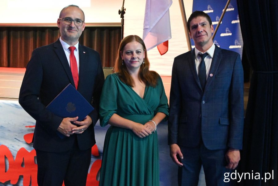 Na zdjęciu (od lewej): Emil Rojek, wicewojewoda pomorski, Aleksandra Kosiorek, prezydent Gdyni, Michał Kanikuła, wiceprezes zarządu fundacji Pomorska Inicjatywa Historyczna (fot. Magdalena Starnawska)