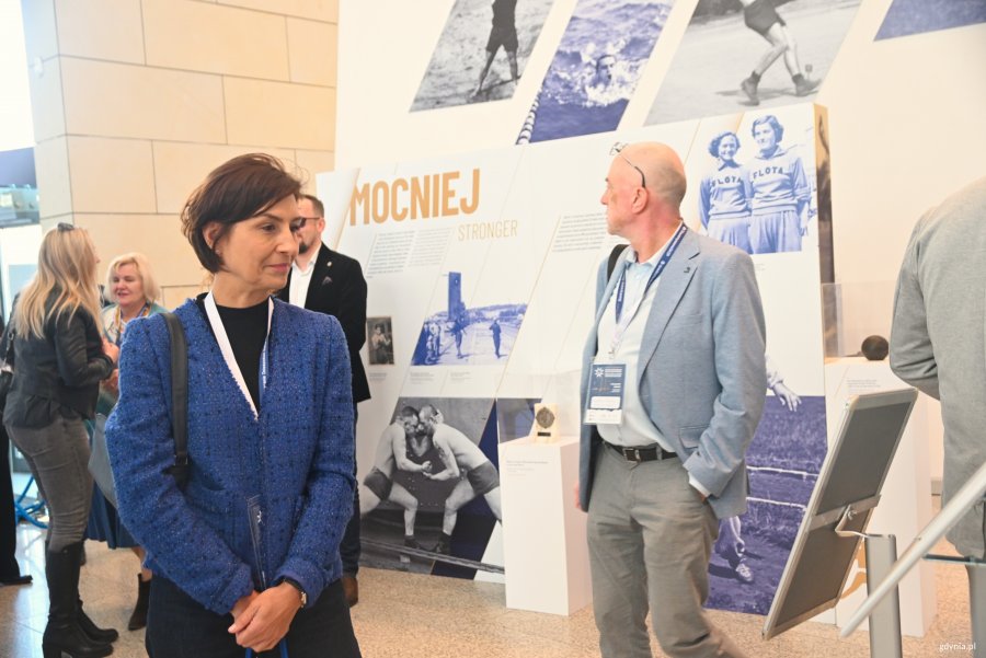 Osoby z identyfikatorami