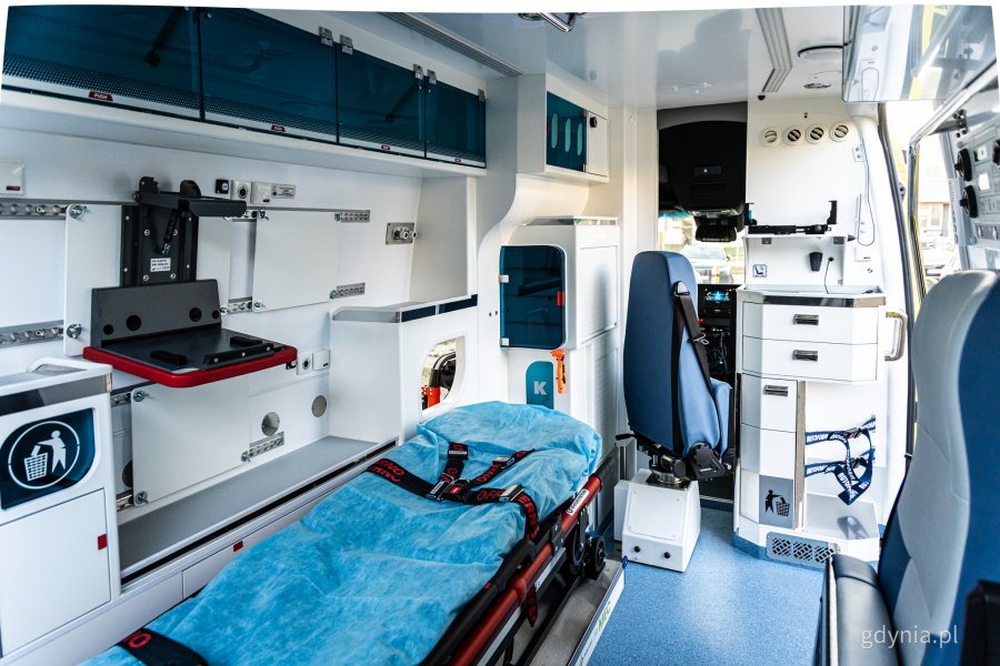 Nowy ambulans zakupiony na potrzeby Miejskiej Stacji Pogotowia Ratunkowego w Gdyni (fot. Kamil Złoch)