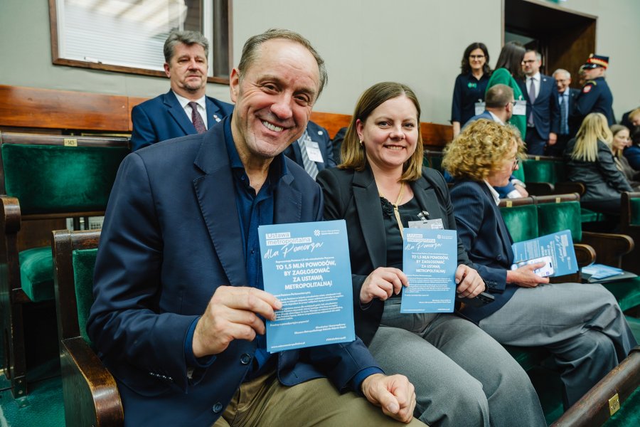 Na zdjęciu: marszałek wojew&oacute;dztwa pomorskiego Mieczysław Struk i prezydent Gdyni Aleksandra Kosiorek (fot. Konrad Kędzior)