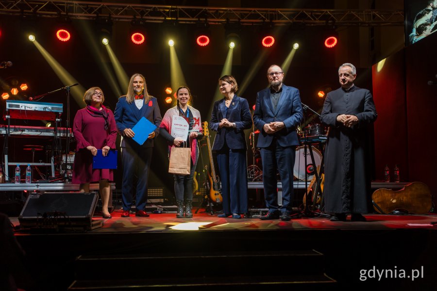 Gala finałowa X edycji Przeglądu Teatrów Amatorskich „Kurtyna” w gdyńskim Małym Kacku (fot. Paweł Budziński)