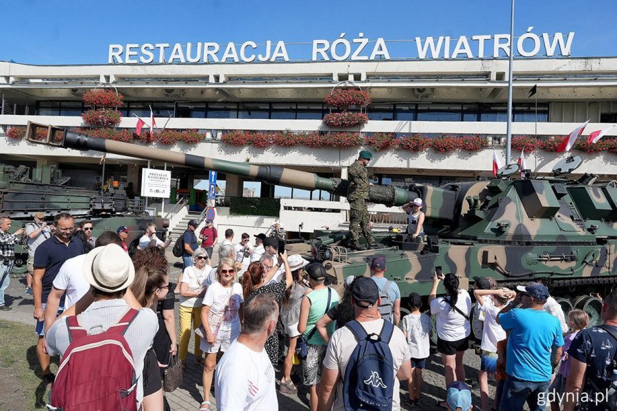 Sprzęt wojskowy dostępny do oglądania dla chętnych
