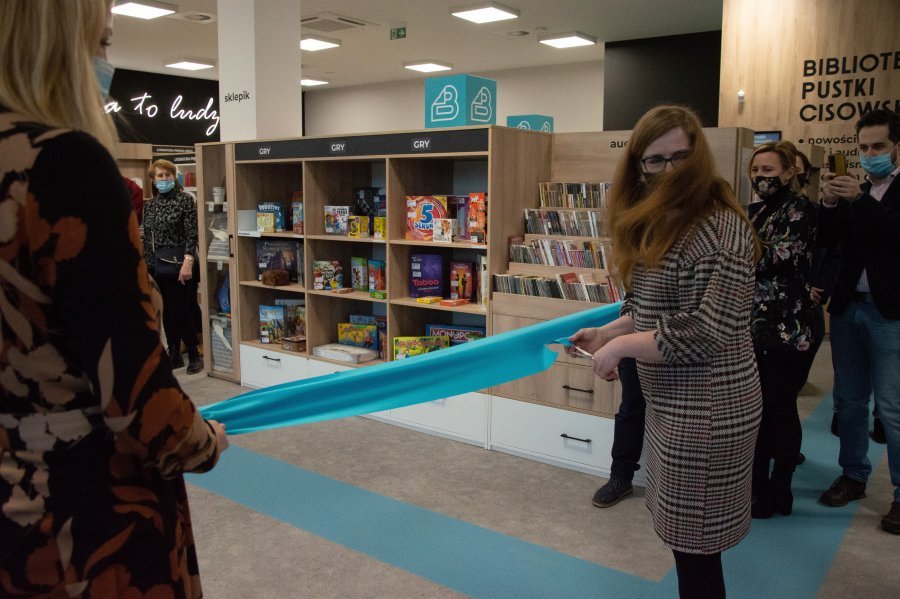 Otwarcie filii przy Chabrowej 43; na zdjęciu dyrektorka Biblioteki Gdyni Natalia Gromow//fot. Monika Konkel