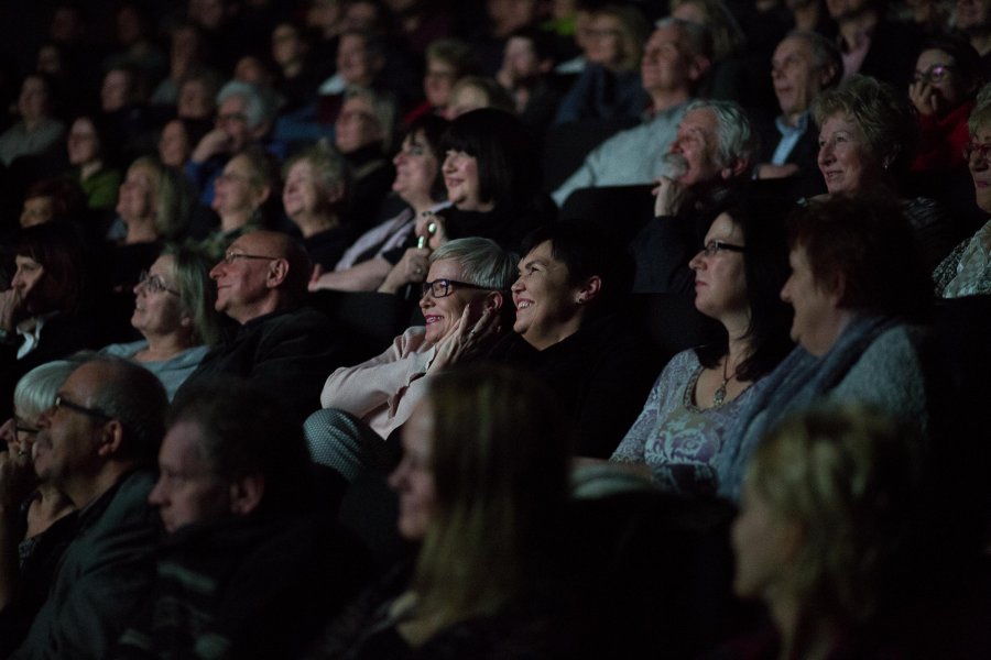 Przedpremierowy pokaz spektaklu "Biesiada u hrabiny Kotłubaj" odbył się w Gdyńskim Centrum Filmowym // fot. Anna Rezulak