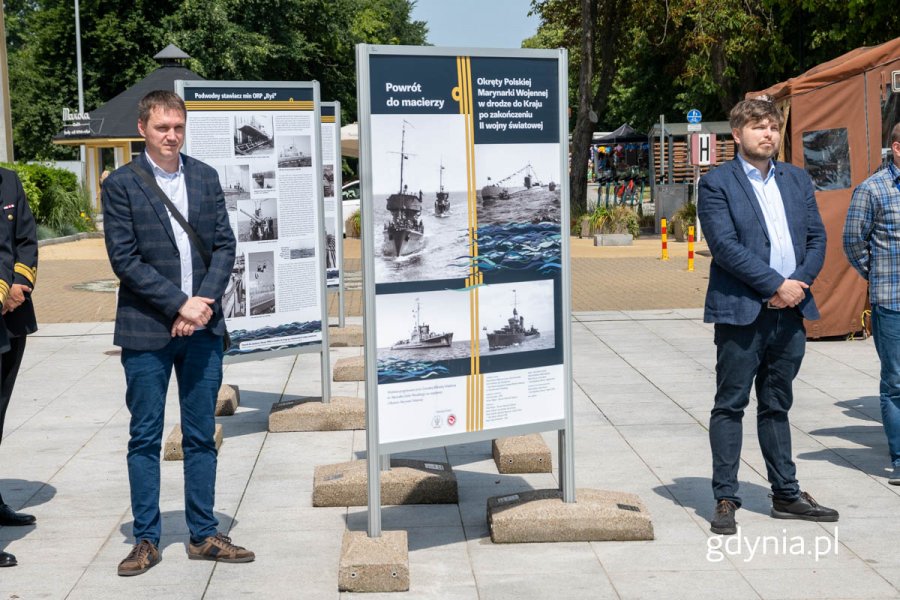 Wydarzenie zgromadziło wielu gości, w tym mieszkańców Gdyni, miłośników historii oraz przedstawicieli środowisk wojskowych.
