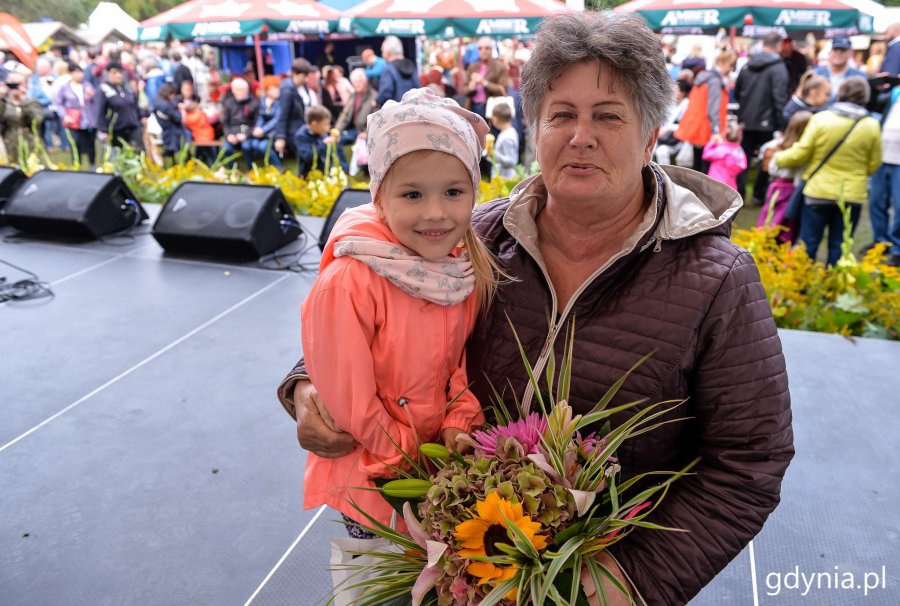 Laureaci konkursu "Gdynia w Kwiatach" odebrali z rąk przewodniczącej Rady Miasta Joanny Zielińskiej nagrody i wyróżnienia // fot. Przemysła Świderski