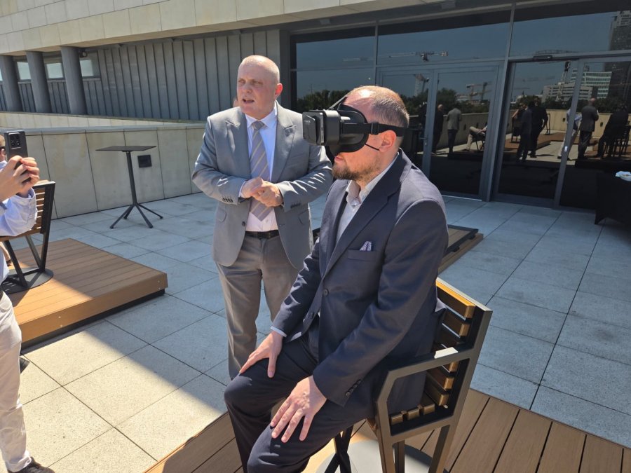 Z Gdynia VR 360&deg; miał okazję skorzystać dyrektor ds. kultury i aktywności mieszkańc&oacute;w Mariusz Bzdęga. O szczeg&oacute;łach opowiadał Robert Witosławski z Centrum Rekonstrukcji Historycznych